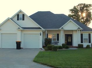 3161 N Hoffman Ave, Springfield, MO 65803