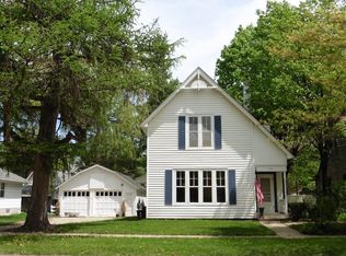 303 Blunt St, Charles City, IA 50616