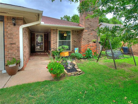 3rd image of 11068 Folkstone Dr