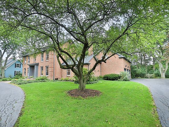 3rd image of 29568 Duxbury Ln
