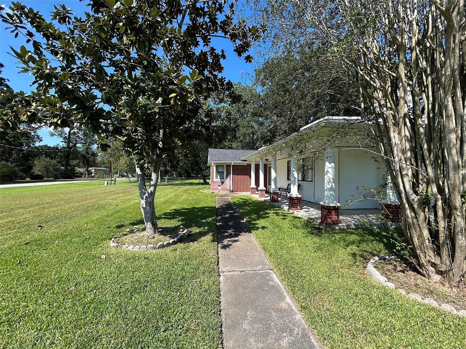 3 bed, 2.5 bath, 1876 sqft, $2,100 — Photo 3
