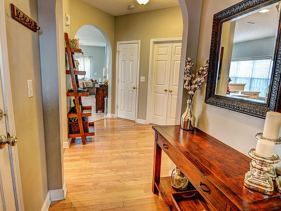 3rd image of 2127 Heathwood Drive NE