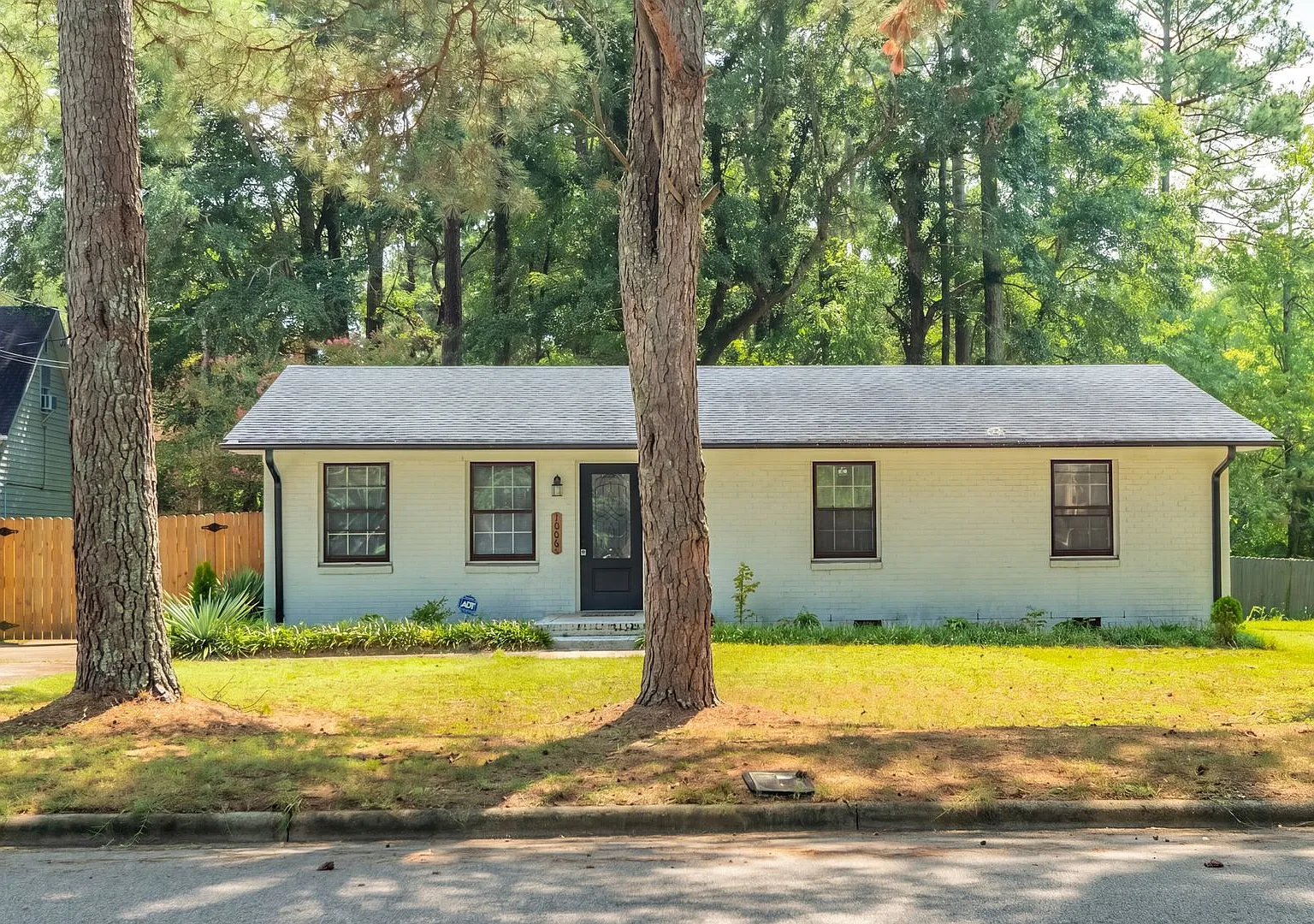 1006 Willowdale Dr — Photo 1