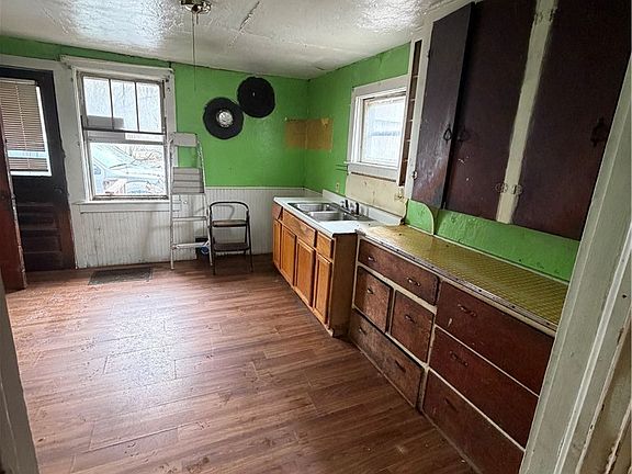 4th image of 6932 Bush Rd