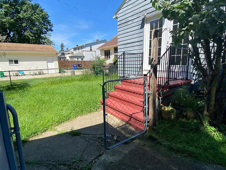 16917 Larchwood Ave — Photo 5