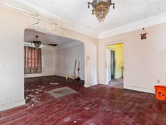 4th image of 9021 S Claiborne Ave