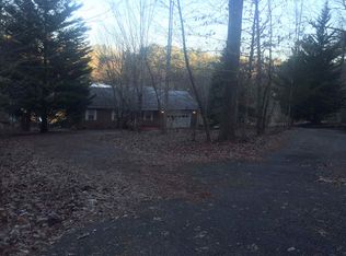 315 Paramount Dr, Six Mile, SC 29682