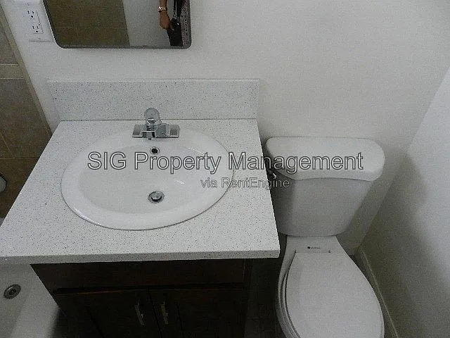 1702 W Victory Blvd — Photo 10