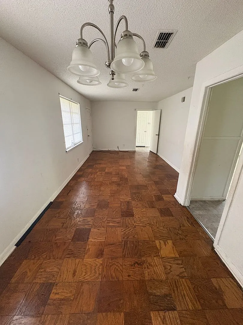 605 Seneca Trl — Photo 3