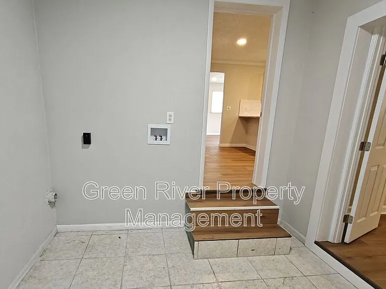 2138 W 17th St — Photo 13