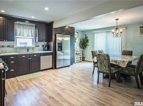 4th image of 1327 Lakeside Dr