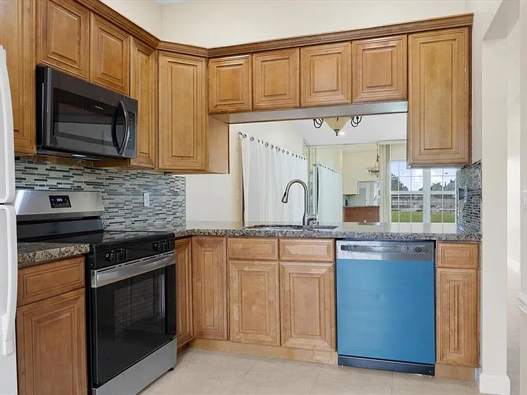 5540 Lakewood Cir S — Photo 21