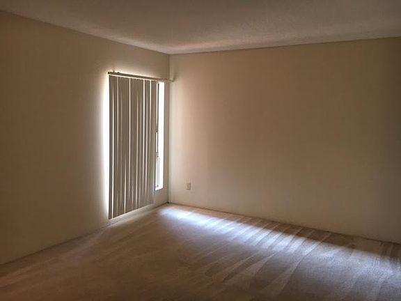 2nd image of 433 N Jackson St APT 204