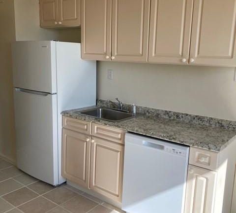 Kitchen with new appliances & dishwasher
