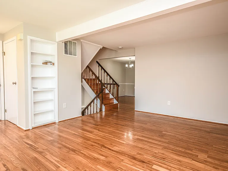 10231 Millstream Dr — Photo 3