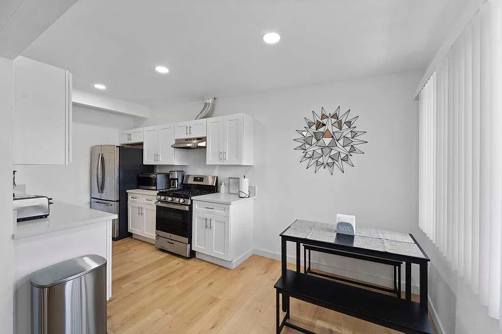 2 bed, 810 sqft, $2,475 — Photo 4
