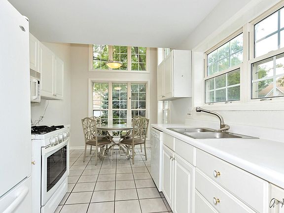 2nd image of 715 Brookvale Dr Unit A