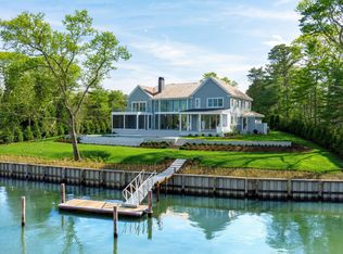 15 Old Point Rd, Quogue, NY 11959