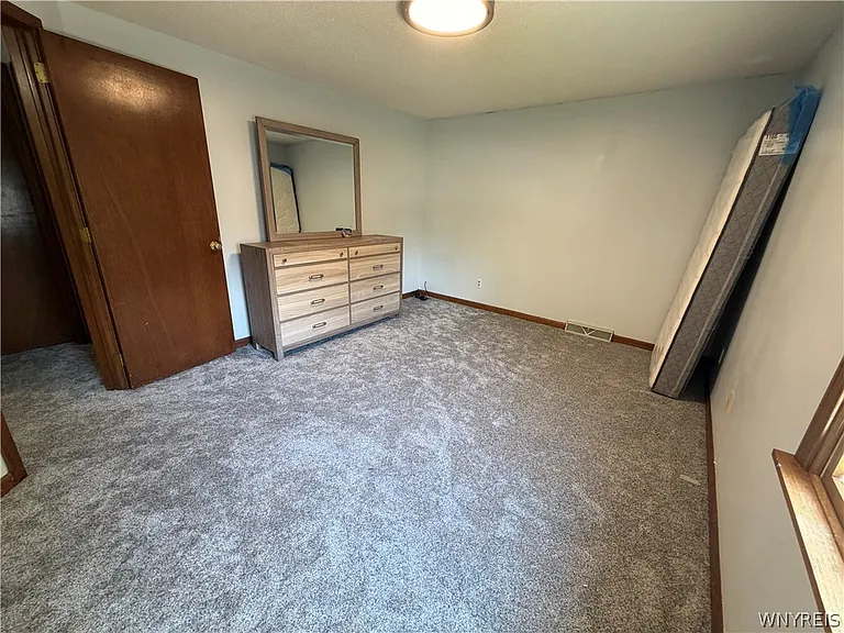 783 N French Rd — Photo 12