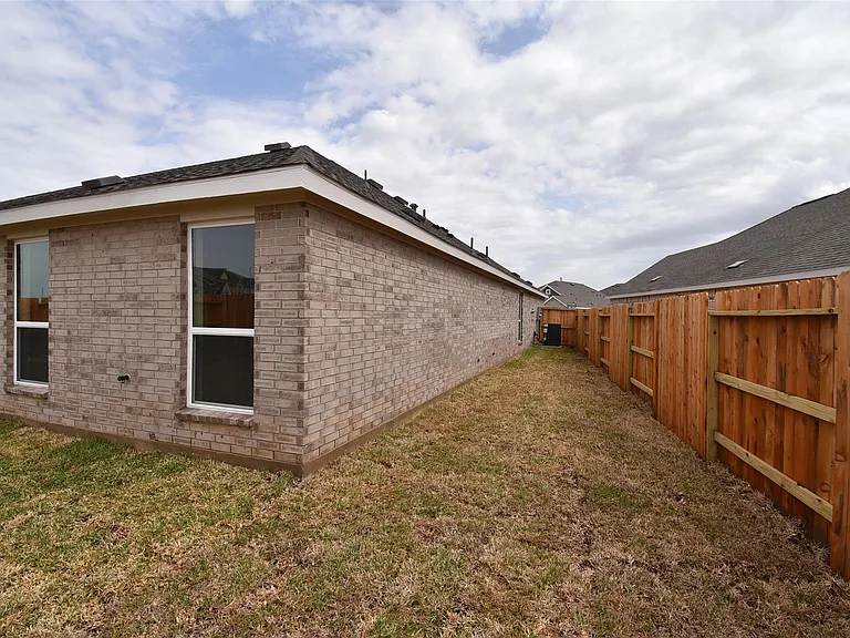 6303 Golden Seaton Dr — Photo 43