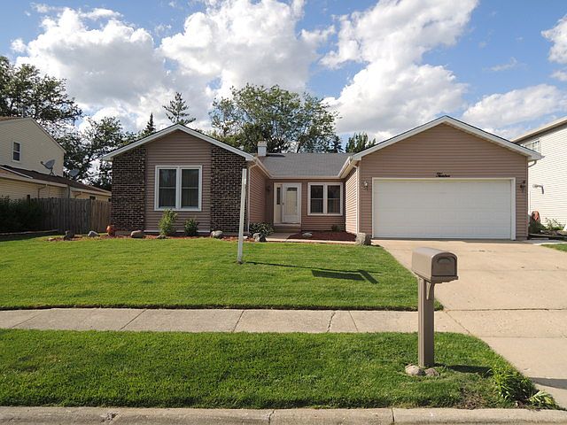 1st image of 12 Auburn Dr