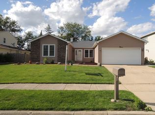 12 Auburn Dr, Glendale Heights, IL 60139