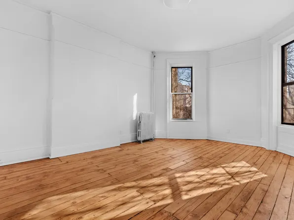 370 Greene Avenue image 1 of 9