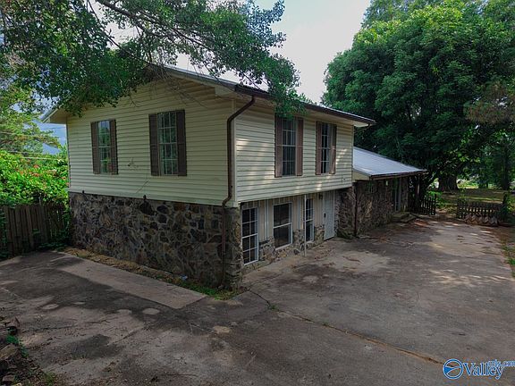 2nd image of 414 Buckhorn Trl