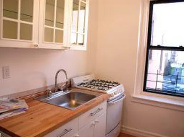 9524 Ft Hamilton Avenue image 2 of 4