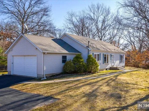 28 Rockridge Rd, Wanaque, NJ 07465