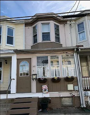 249 Henry St
