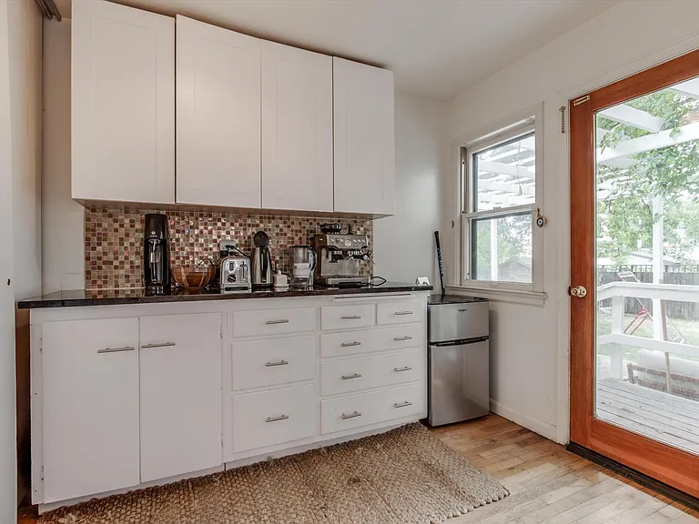810 Hawthorn Ave — Photo 11