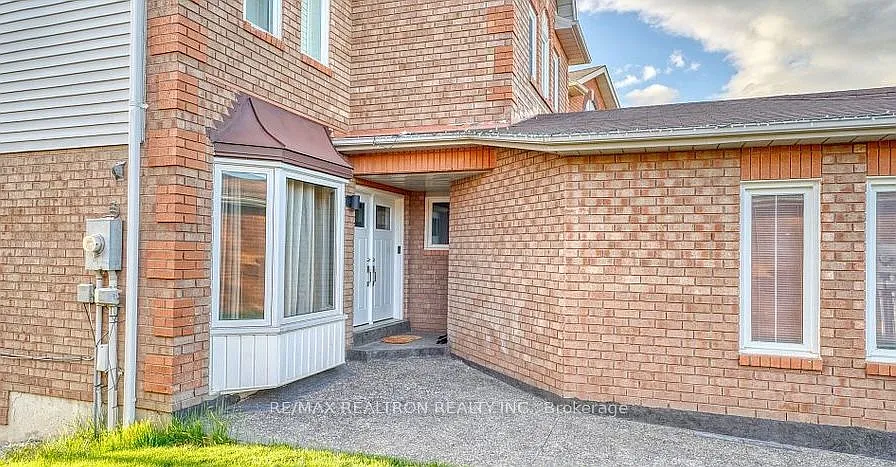 4 bed, $2,990 — Photo 4