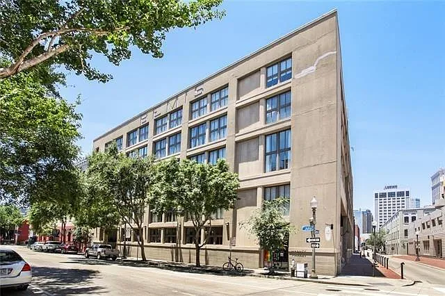 333 Julia St #406