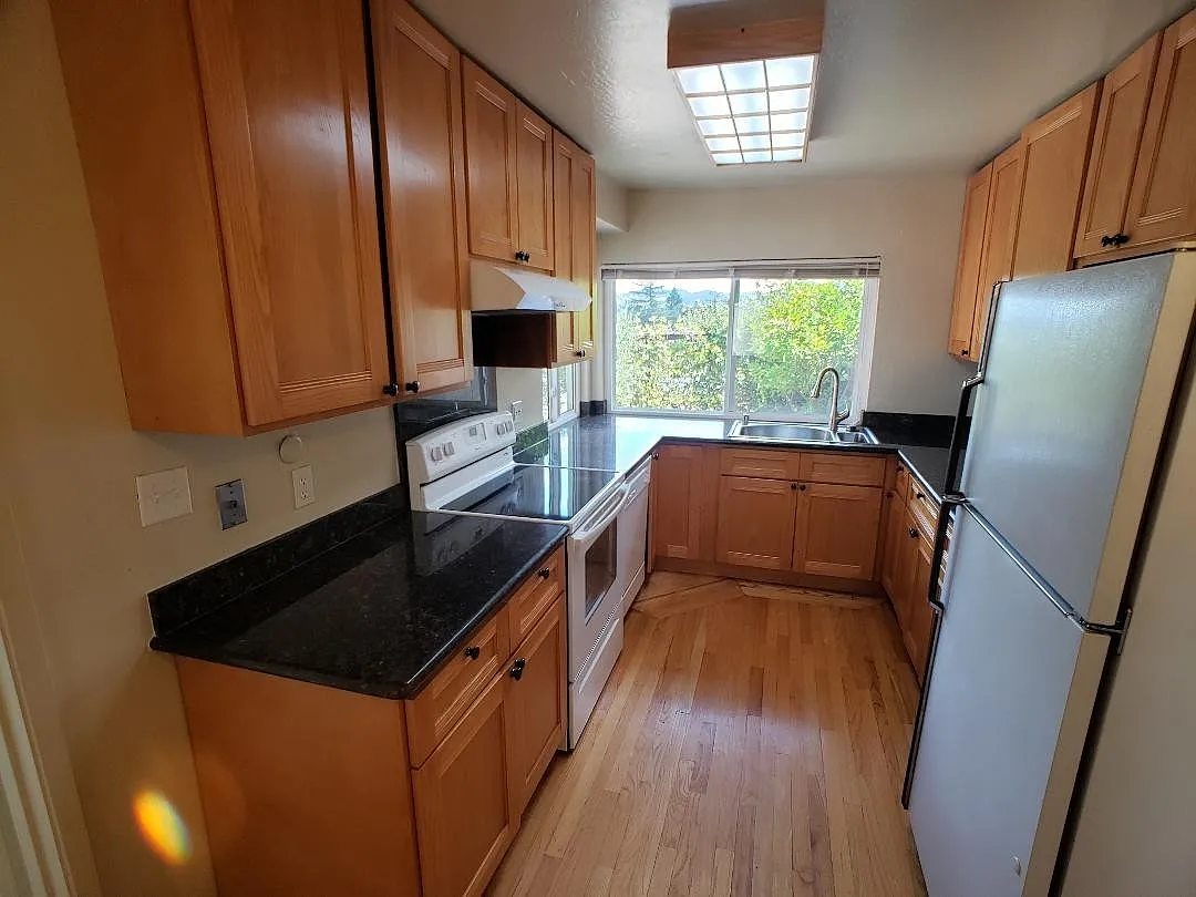 3 Bed 2.5 Bath Home In Walnut Creek (Heather Farms) — Photo 2