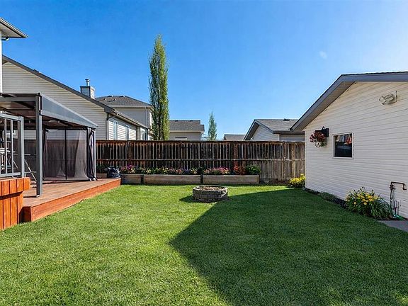 2nd image of 83 N Luxstone Cres SW