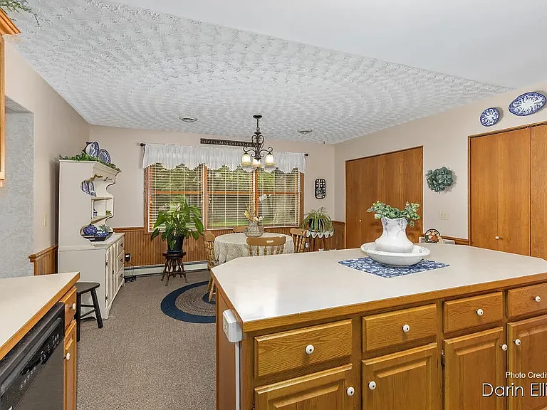 167 Holiday Dr — Photo 10