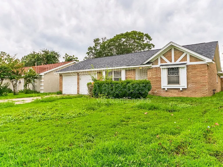 700 Meadowglen Dr — Photo 2