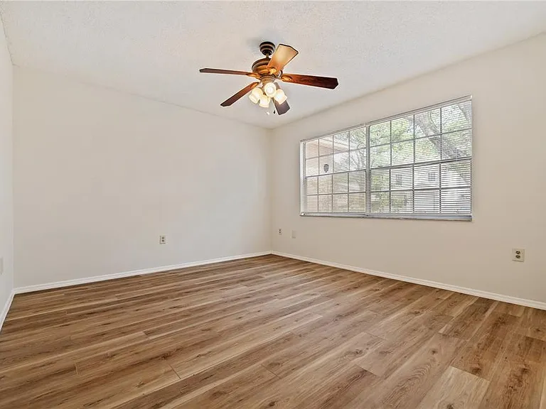 7607 Glades Ct — Photo 14