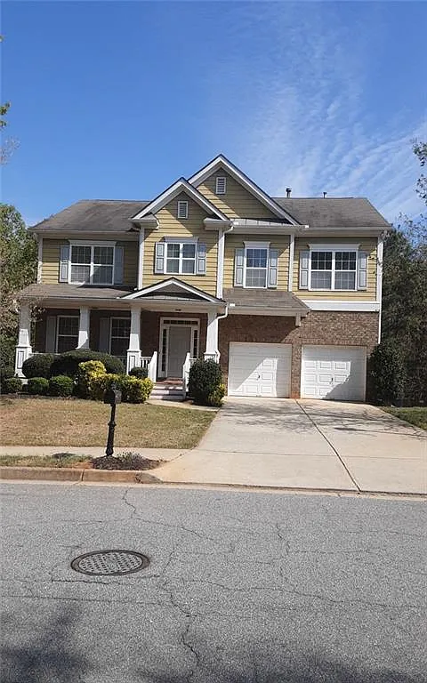 4 bed, 2.5 bath, 4655 sqft, $2,500 — Photo 1