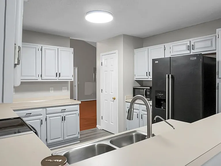 117 Saint Awdry St — Photo 27