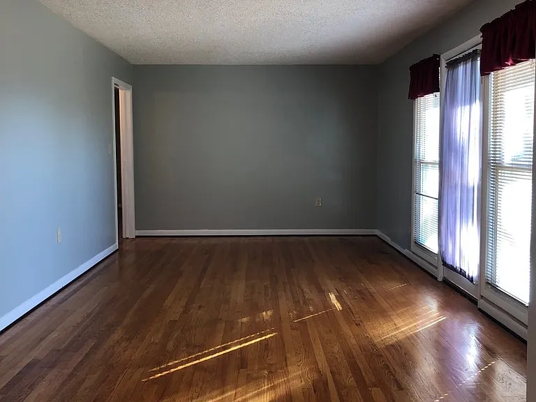 98 Montclair Cir — Photo 21