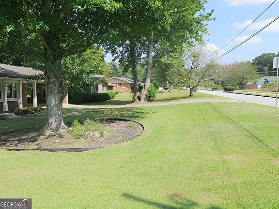 3rd image of 2455 Thornton Dr