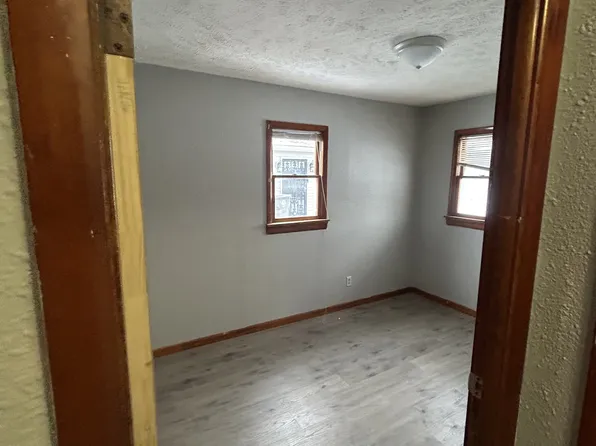 3203 McGuffey Rd, Youngstown, OH 44505