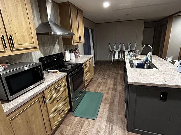 2nd image of 158 W Cypress Ave