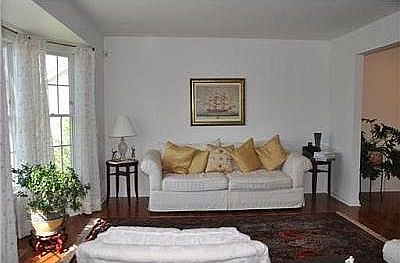 Living Room Pic 2