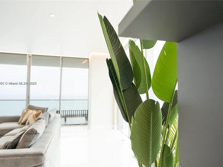 18501 Collins Ave #1104 — Photo 7