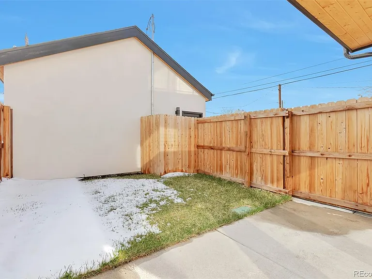 1453 Irving St — Photo 26