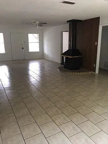 3 bed, $950 — Photo 2