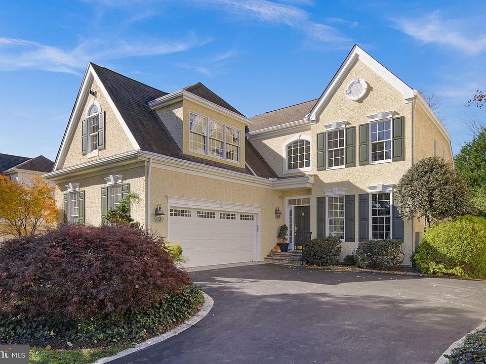 1st image of 4 S Hampshire Ct